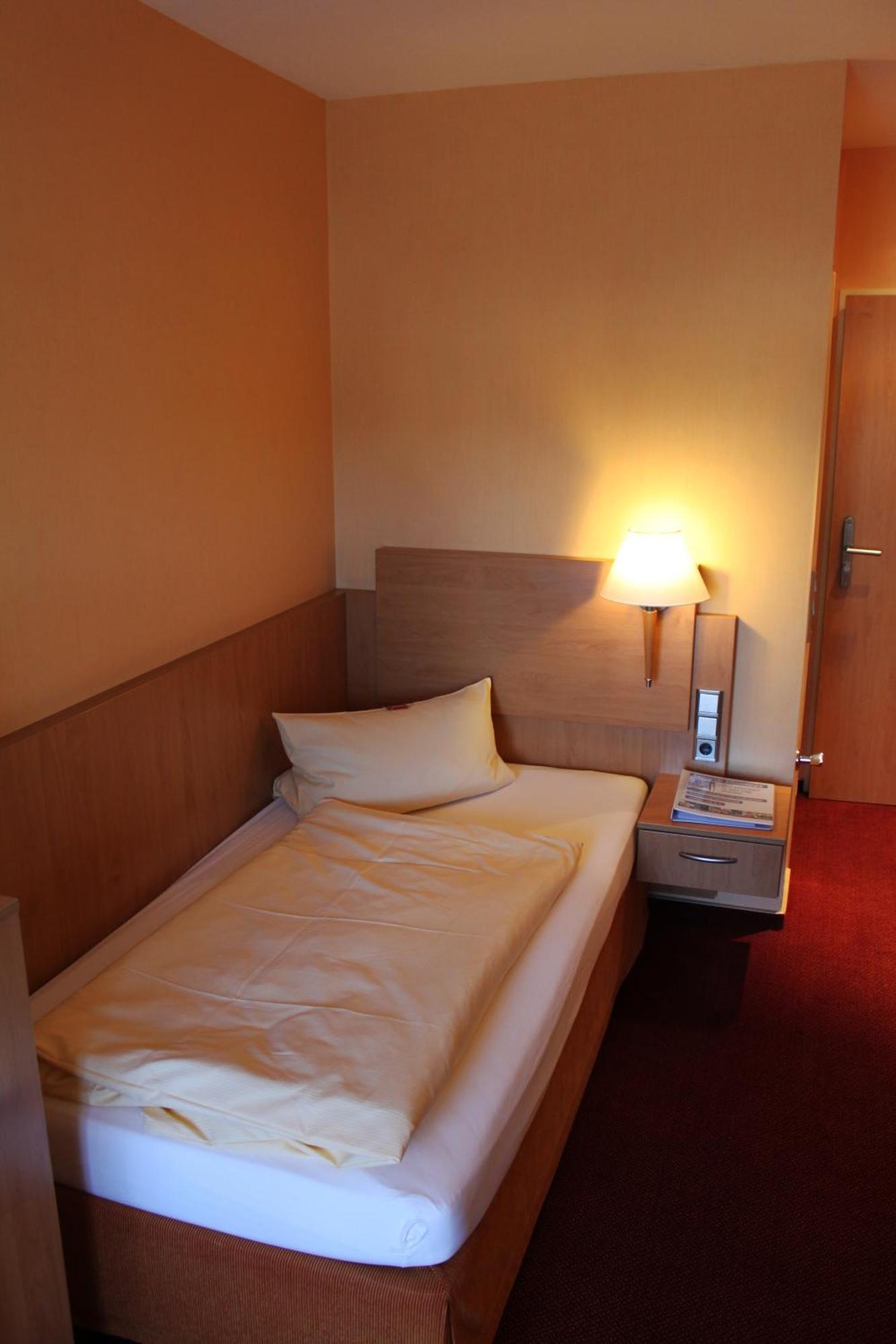 Hotel An Der Ilse Лемго Экстерьер фото
